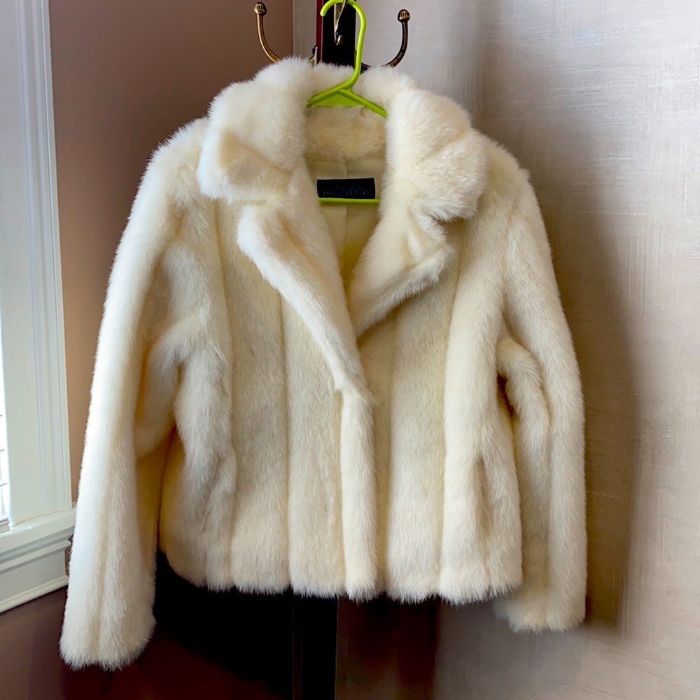 Fabulous Fur White coat size S